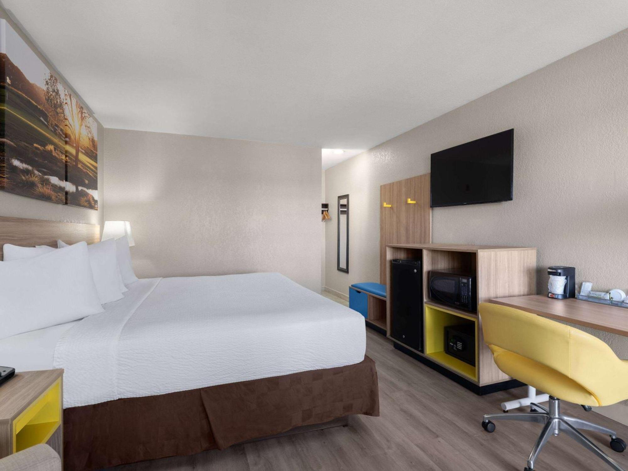 Days Inn By Wyndham Las Vegas Airport Near The Strip Extérieur photo